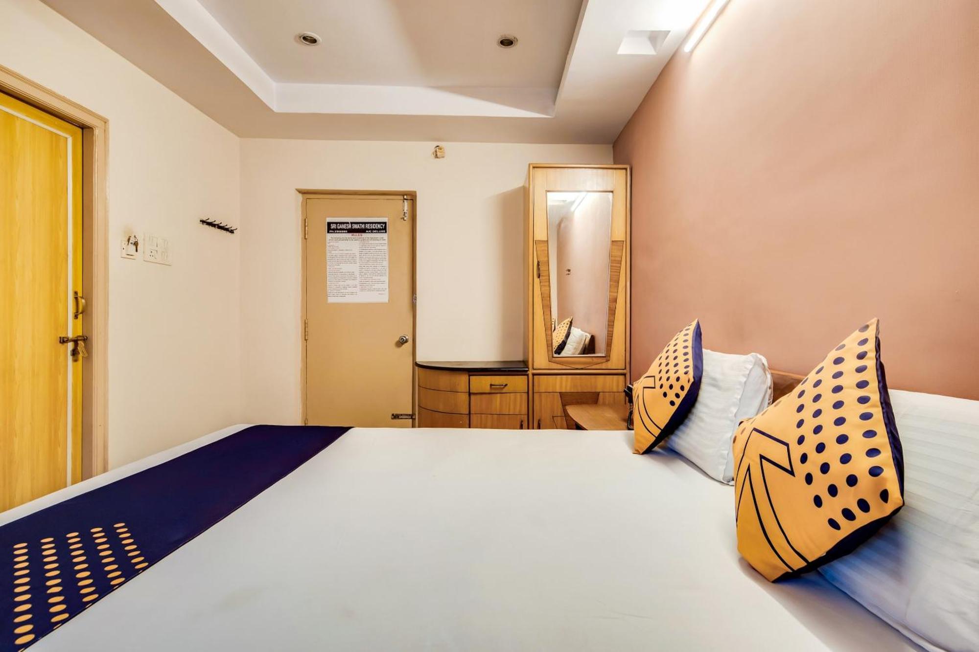 Hotel SPOT ON 76264 Sgs Residency Visakhapatnam Exterior foto