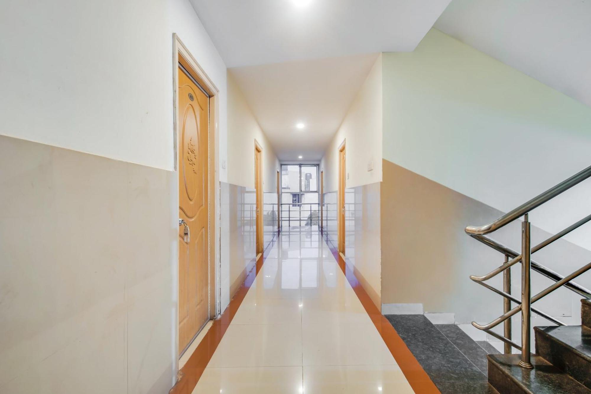 Hotel SPOT ON 76264 Sgs Residency Visakhapatnam Exterior foto